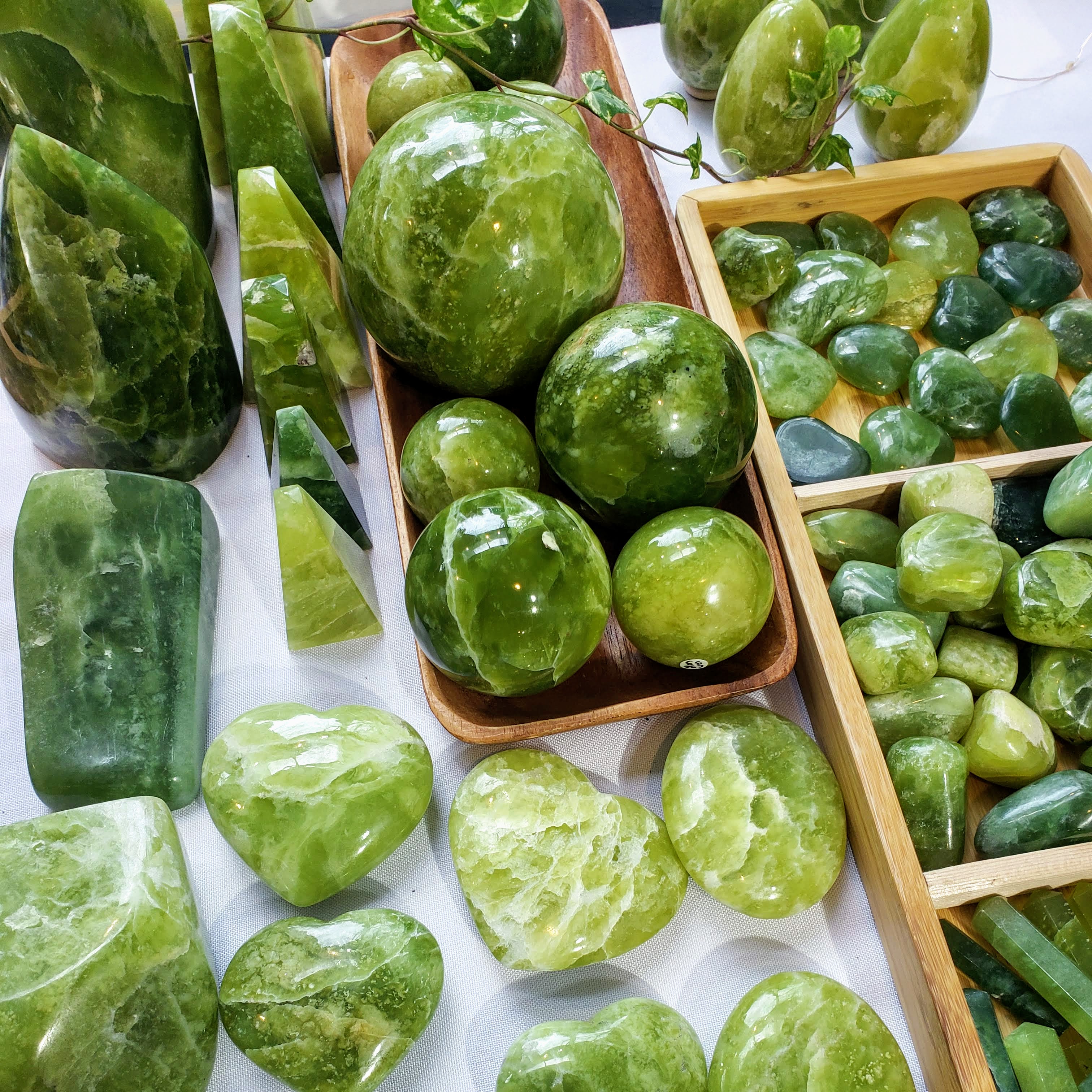 Shah Maghsood green bowenite gemstone from Afghanistan